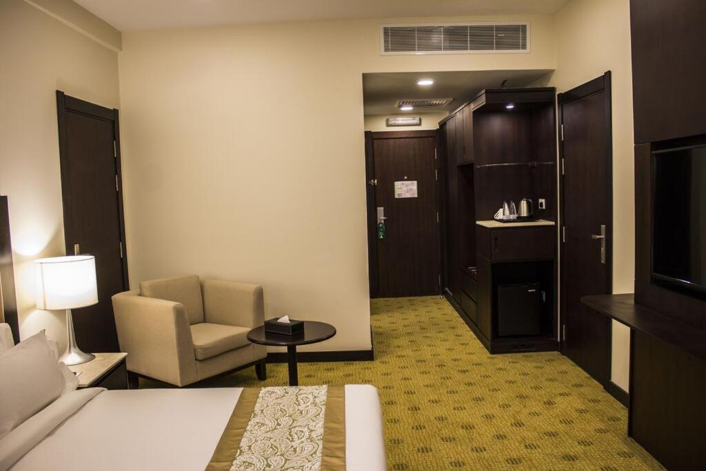 Khabti Grand Hotel Bisha Bagian luar foto