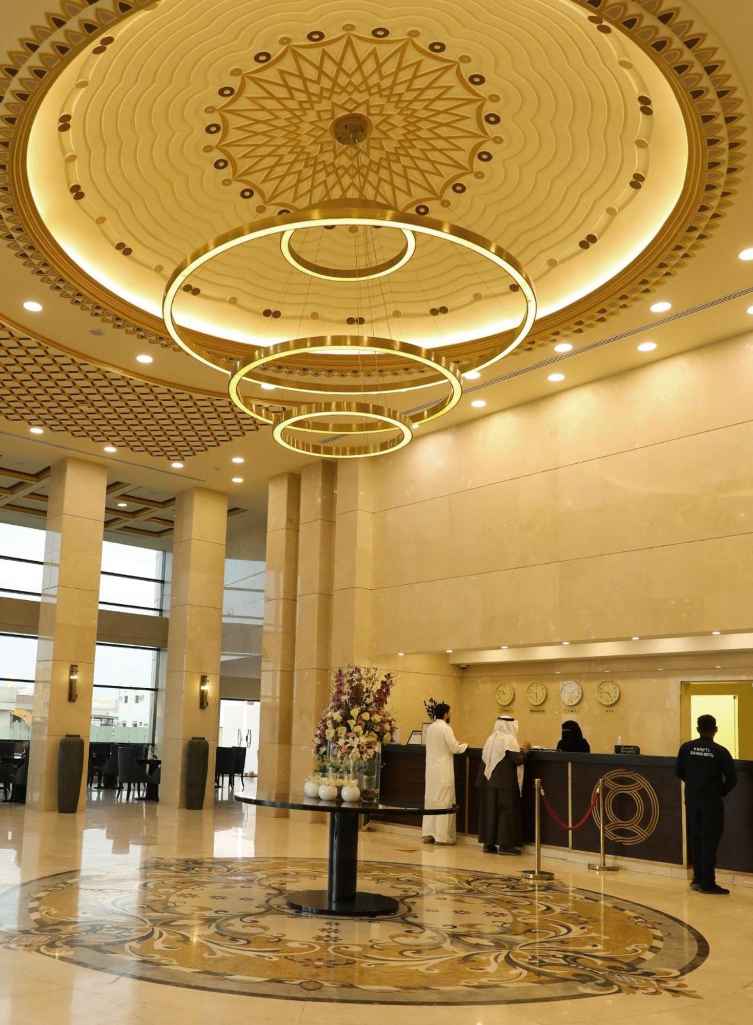 Khabti Grand Hotel Bisha Bagian luar foto