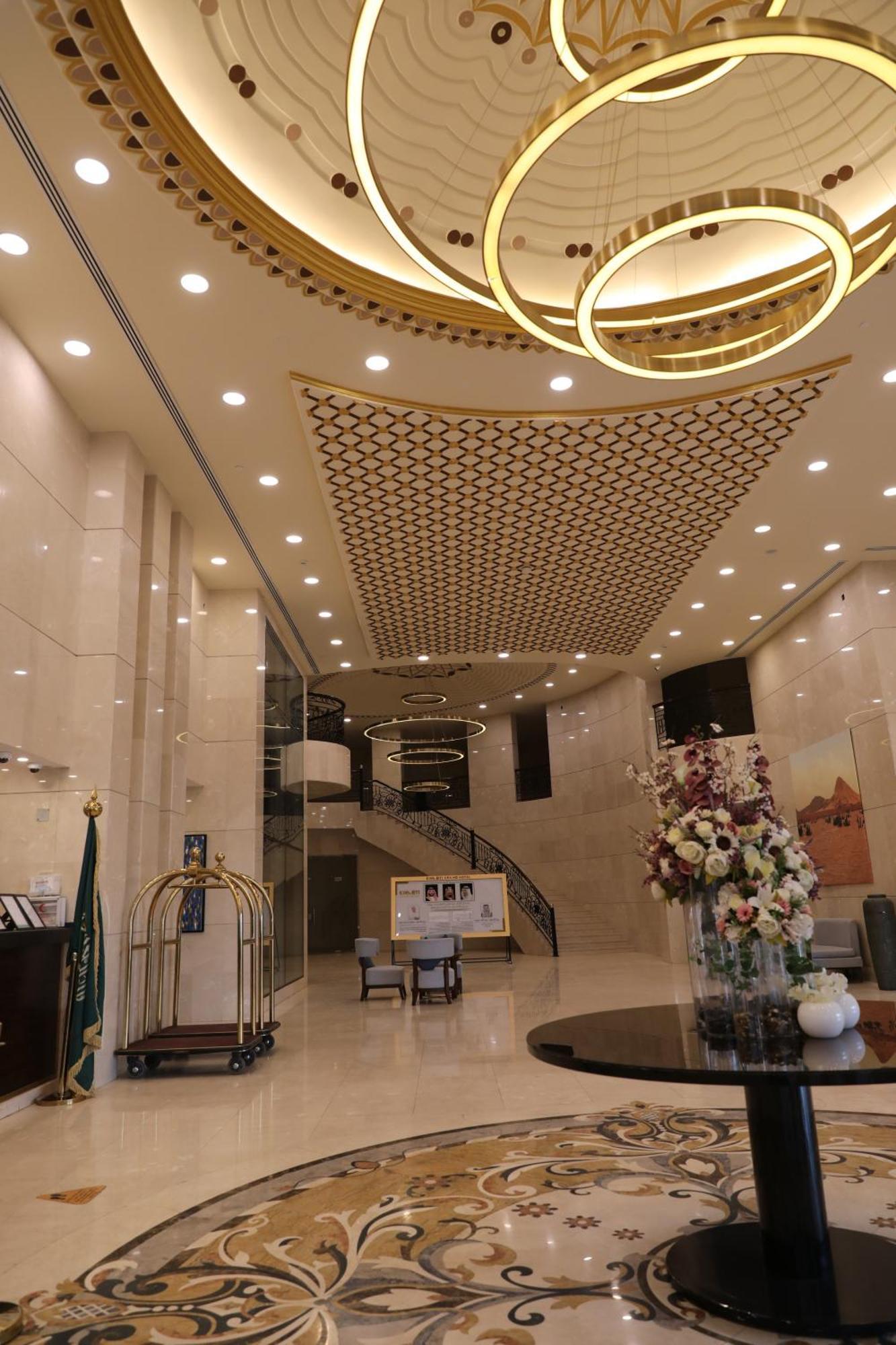 Khabti Grand Hotel Bisha Bagian luar foto